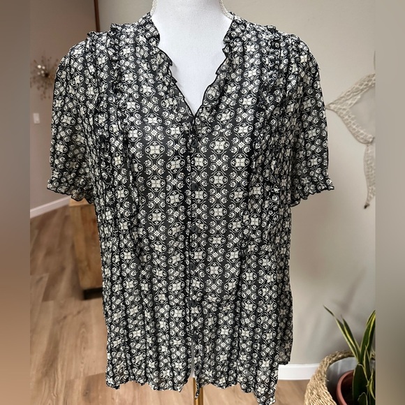 2010s Sheer black and white Pintuck short puff sleeve top blouse - Picture 2 of 7